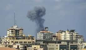 israel launches airstrikes killing 10 and injuring 75 palestinians