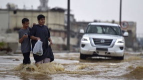 saudi arabia hit by flash floods videos