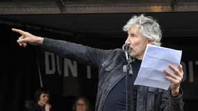 roger waters pens open letter to putin