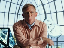 glass onion daniel craig says he doesn t want fans to get politically hung up on benoit blanc s sexuality