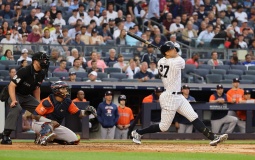 yankees giancarlo stanton breaks out of slump in emphatic fashion