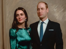 kate middleton takes a fashion cue from sex and the city in official portrait