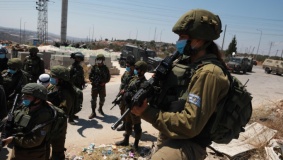 israel detains over 20 palestinians in west bank raids