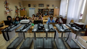 ukraine les referendums d annexion debutent kiev revendique de nouvelles avancees militaires
