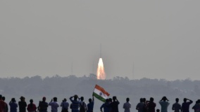 l inde va lancer une nouvelle fusee pour mettre sur orbite deux petits satellites