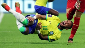 coupe du monde 2022 neymar touche a la cheville droite sera forfait contre la suisse