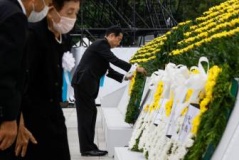 hiroshima prays for peace fears new arms race on atomic bombing anniversary