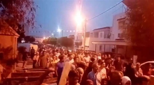 محتجون في تونس يتظاهرون ليلاً ضد غلاء الأسعار والفقر