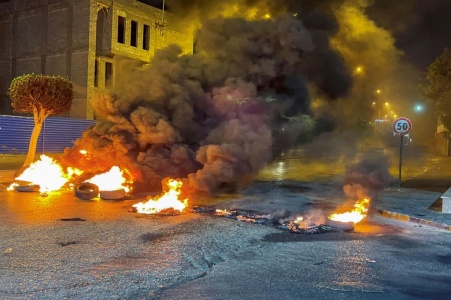 تواصل الاحتجاجات في ليبيا على انقطاع الكهرباء واستمرار المأزق السياسي