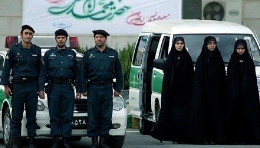 أول ثمار الثورة الايراتية الاطاحة بشرطة الأخلاق.. ماذا تعرف عن شرطة الأخلاق في إيران؟