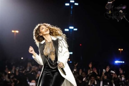 #شرطة_الموضة: ميريام فارس بـJumpsuit مخملي أنيق في افتتاح “فورمولا إي” #شرطة_الموضة: ميريام فارس بـJumpsuit مخملي أنيق في افتتاح “فورمولا إي”