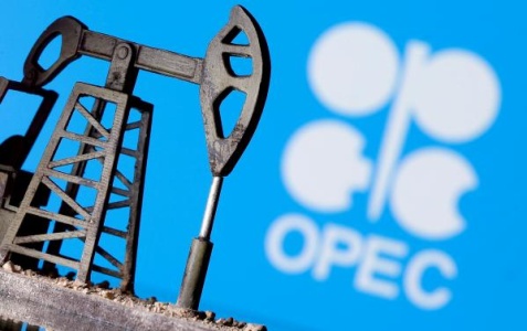 رويترز: روسيا تستعد باقتراح لخفض إنتاج النفط