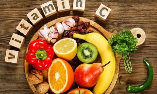 فوائد الأطعمة التي تحتوي على فيتامين سي 