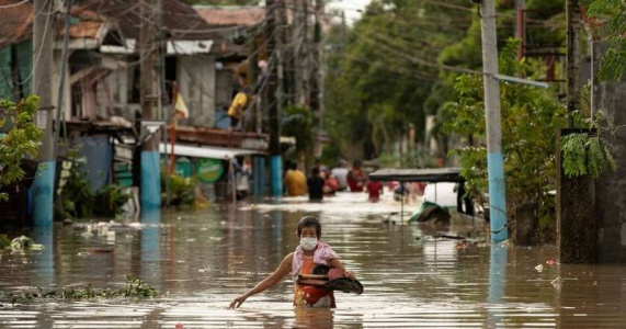 مقتل 5 مسعفين في إعصار «نورو» بالفيلبين