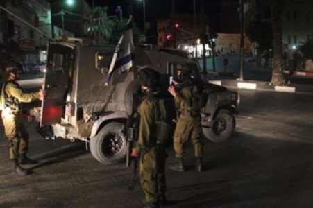 العدو الاسرائيلي اعتقل فلسطينيا شمال مدينة البيرة بالضفة المحتلة