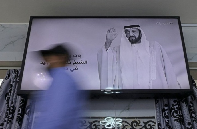 جنازة رئيس الإمارات تثير جدلا على مواقع التواصل (شاهد)