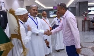 لجان وزارة السياحة تواصل متابعة تنفيذ برامج العمرة فى السعودية.. صور