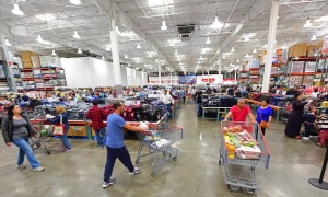 Costco's 'Fantastic' New Golf Trainer Is So Practical, Shoppers Are Snapping It Up for Father's Day