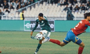 عز الدين أوناحي يتسيد إحصائية مهمة في دوري المؤتمر الأوروبي