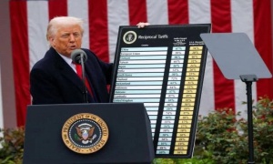 أمريكا: لا تراجع عن زيادة الرسوم الجمركية العالمية لـ 15%