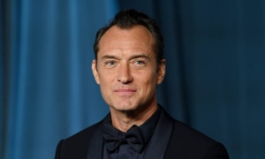 Jude Law’s Lookalike Daughter Steals the Spotlight at the Victoria’s Secret Fashion Show