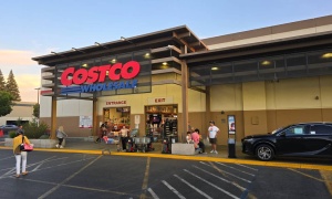Move Over, Trader Joe’s—Costco Shoppers Are Rushing to Get Canvas Totes That Give You 2 for the Price of 1