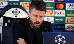 Michael Carrick fires back at Bruno Fernandes in press conference as Man Utd in meltdown