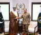 وزير الدفاع يبحث مع قائد الجيش الباكستاني التنسيق وتطوير مجالات التعاون المشترك