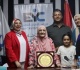 الشباب المصري يحتفي بآمال إسماعيل عادت للتعليم بعد الستين وحصلت على الدكتوراه
