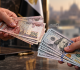 الجنيه المصري يهبط إلى مستوى قياسي أمام الدولار