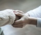 مفاجأة علمية مساعدة الآخرين تجعل الدماغ أكثر شبابا