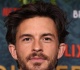 bridgerton star jonathan bailey unveils unrecognizable new look in london