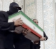 بعد تكهنات بأن ه مجتبى من هو الرجل المقنع الذي ظهر في جنازة خامنئي