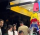 thai vendor confronts israeli tourists raises palestinian flag