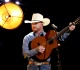 fans lose it over country star s reaction to wild fight breaking out at his show